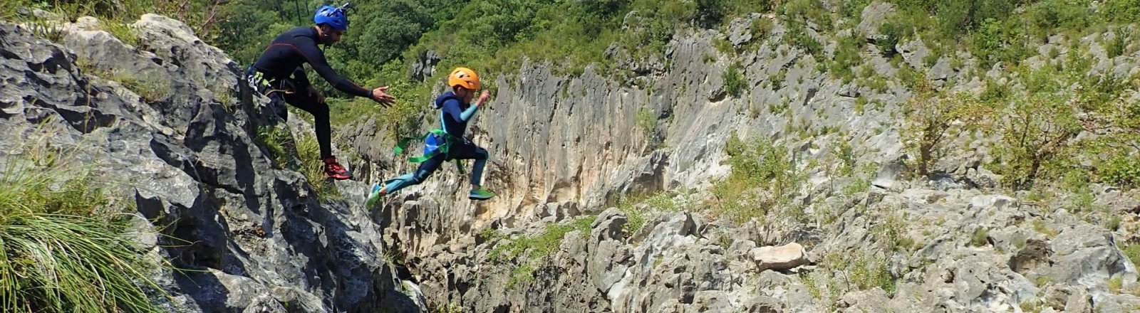 Saut canyonning Saint-Guilhem-le-Désert © Naturéo
