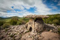 Dolmen de Coste-Rouge / Prieuré de grandmont © herve Leclair / aspheries.com